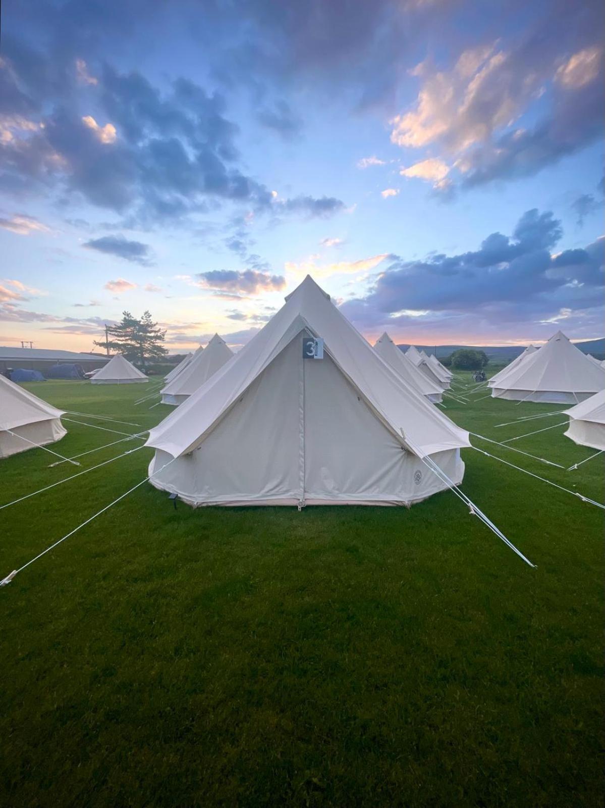 Nine Yards Bell Tents At The Tt - คาสเซิลทาวน์ ภายนอก รูปภาพ