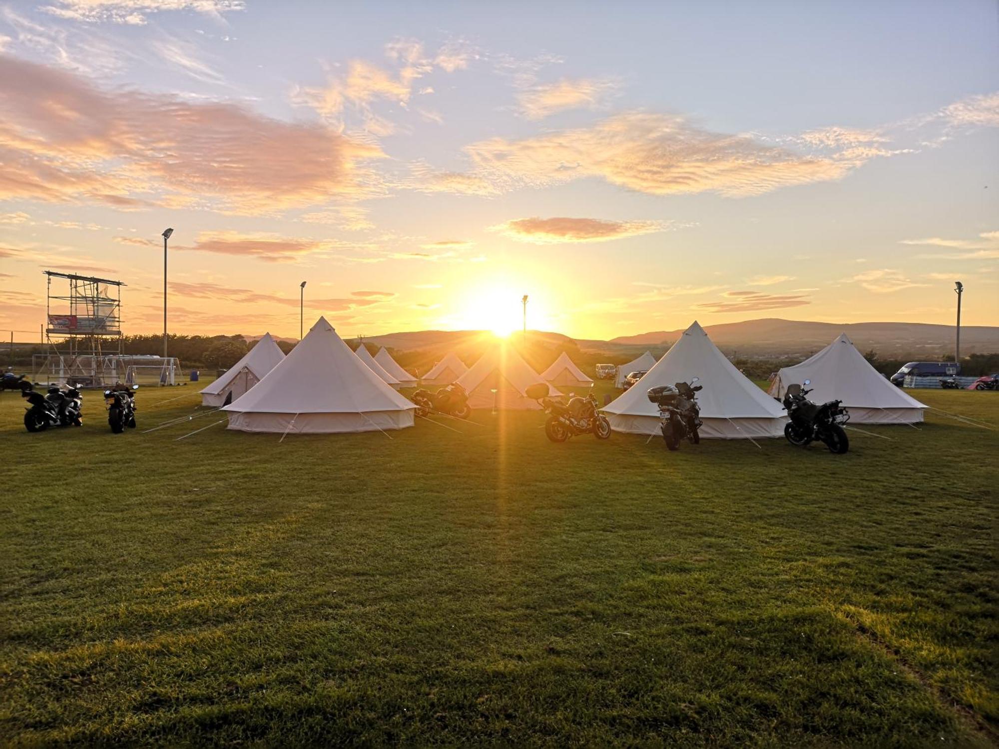 Nine Yards Bell Tents At The Tt - คาสเซิลทาวน์ ภายนอก รูปภาพ